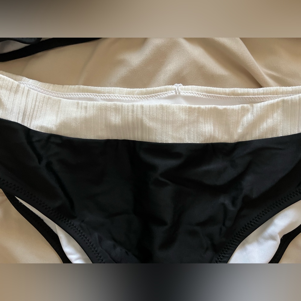 Cupshe Black & White Ribbed Triangle Bikini Set - Picture 3 of 8